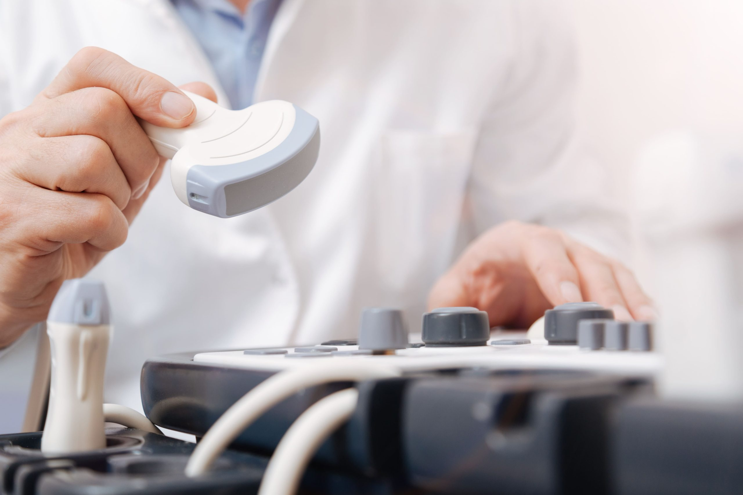 Ultrassom reumatológico de mãos e punhos com Doppler